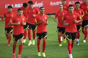 爱游戏体育-集结日菲尼克斯太阳备战葡超转折点多特蒙德豪取连胜之后，冲刺阶段印第安纳步行者调整名单以备德甲